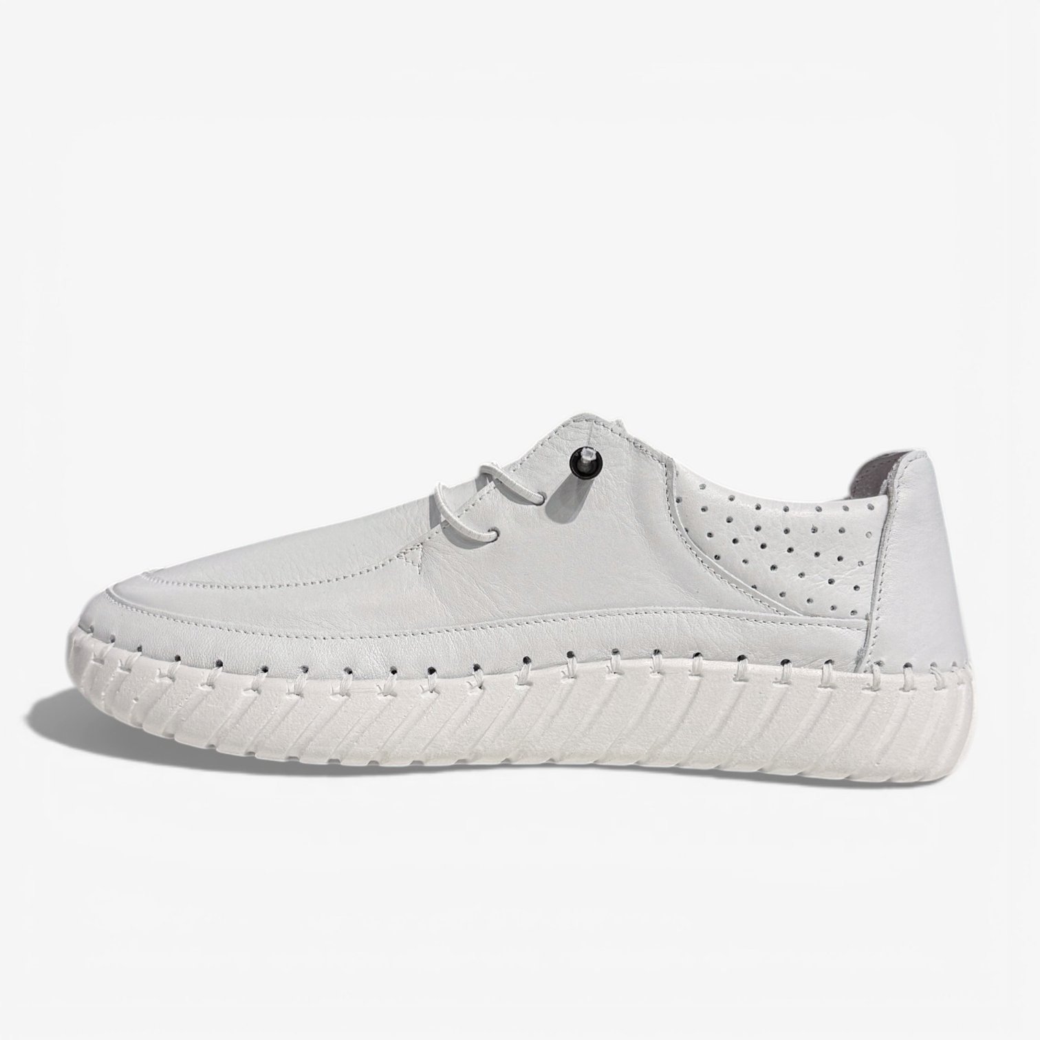 Կաշվե սպորտային կոշիկներ՝ շնչող պերֆորացիա, օրթոպեդիկ սուպինատոր, 4 ամսվա երաշխիք։ Кожаные кеды с перфорацией, ортопедическим супинатором и гарантией 4 месяца. Leather sneakers with breathable perforation, orthopedic support, and a 4-month warranty.