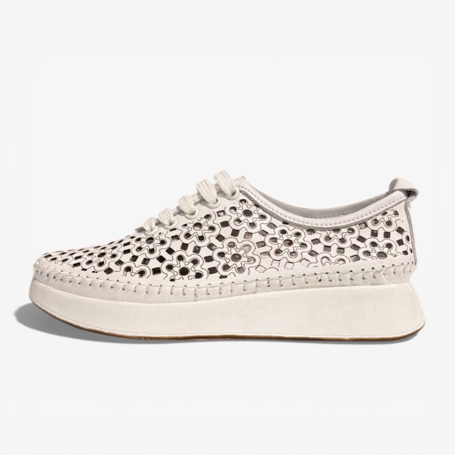 Շնչող կաշվե հարմարավետ կոշիկներ՝ պերֆորացիա, փափուկ ներբան, 4 ամսվա երաշխիք։ Дышащая кожаная удобная обувь: перфорация, мягкая стелька, гарантия 4 месяца. Breathable leather comfort shoes with perforation, a soft footbed, and a 4-month