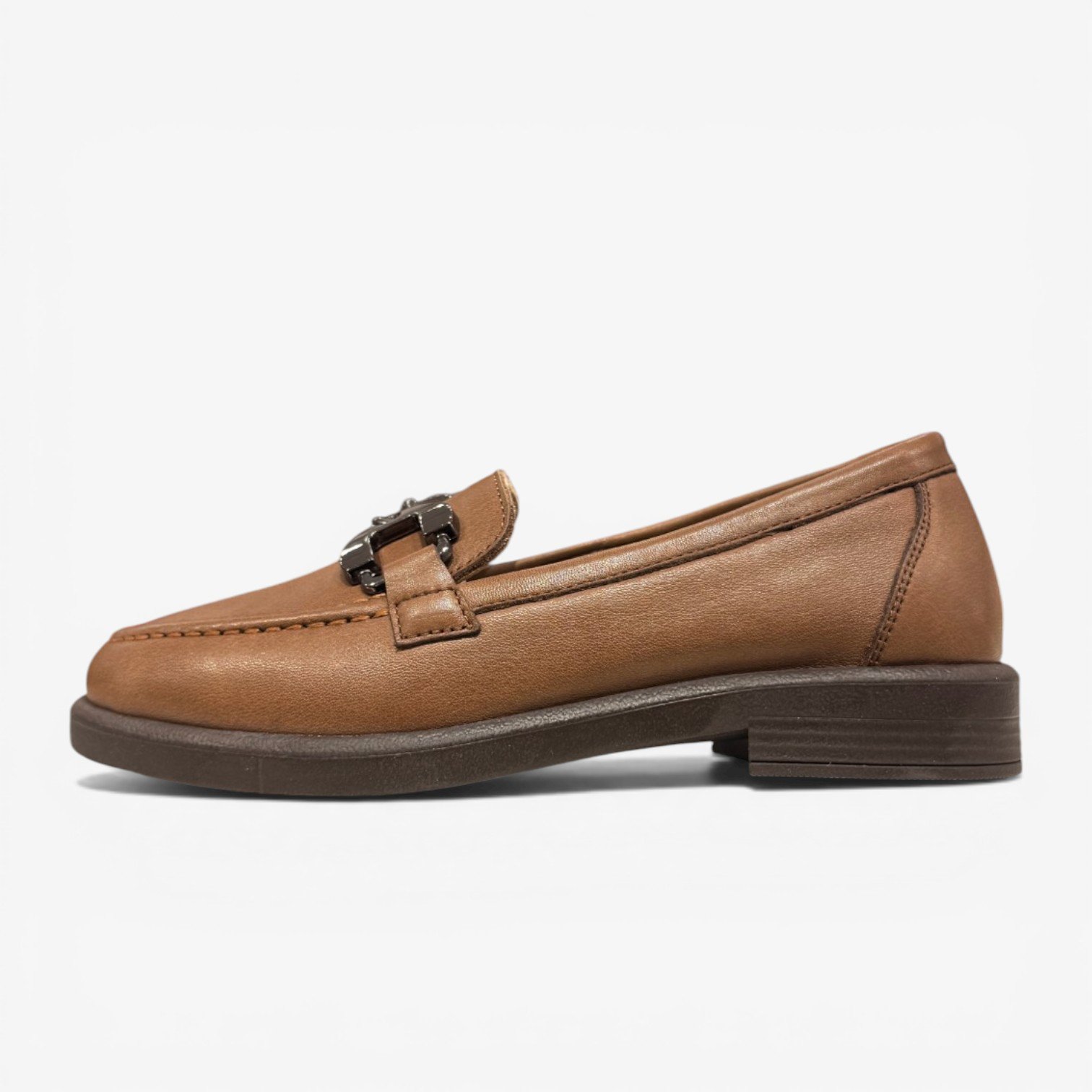 Դասական լոֆերներ՝ հեշտ հագնվող, կոկիկ և հարմարավետ ամենօրյա ընտրություն։ Классические лоферы — удобная и аккуратная модель для повседневного образа. Classic loafers for a polished, easy-to-wear, everyday look.