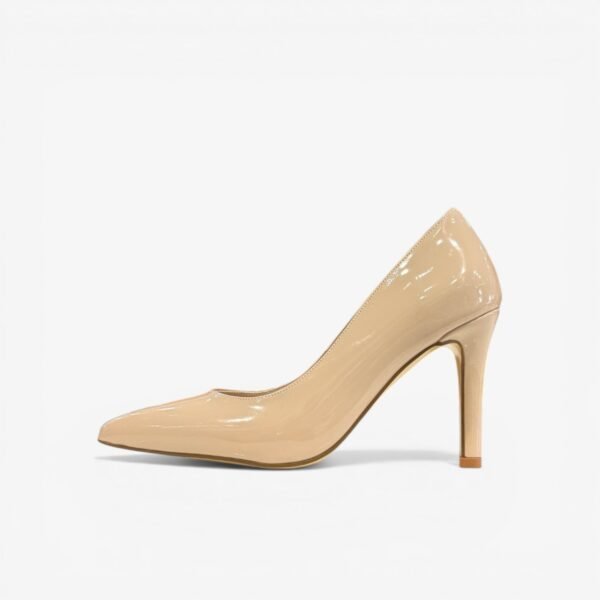 Անզուգական լաք բարձրակրունկ կոշիկներ՝ նուրբ և էլեգանտ կերպարի համար։ Лакированные туфли на каблуке из эко-кожи для утончённого и элегантного образа. Patent eco-leather high heel shoes for a delicate and elegant look.