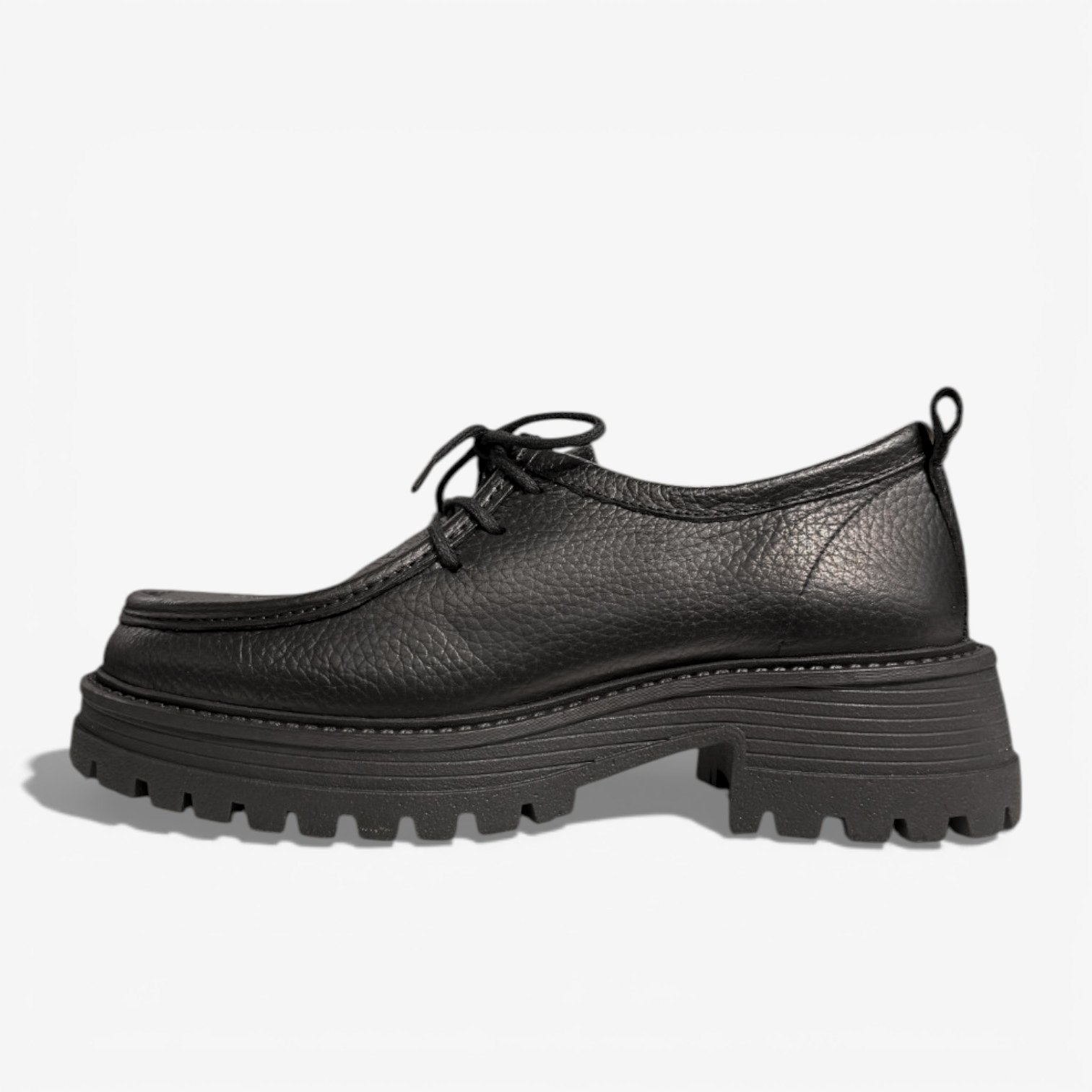 Կաշվե հարմարավետ կոշիկներ՝ կապիչով ամրացում, հաստ տակացու, 4 ամսվա երաշխիք։ Кожаные удобные туфли со шнуровкой, массивной подошвой и гарантией 4 месяца. Leather comfort shoes with lace-up fastening, a chunky sole, and a 4-month warranty.