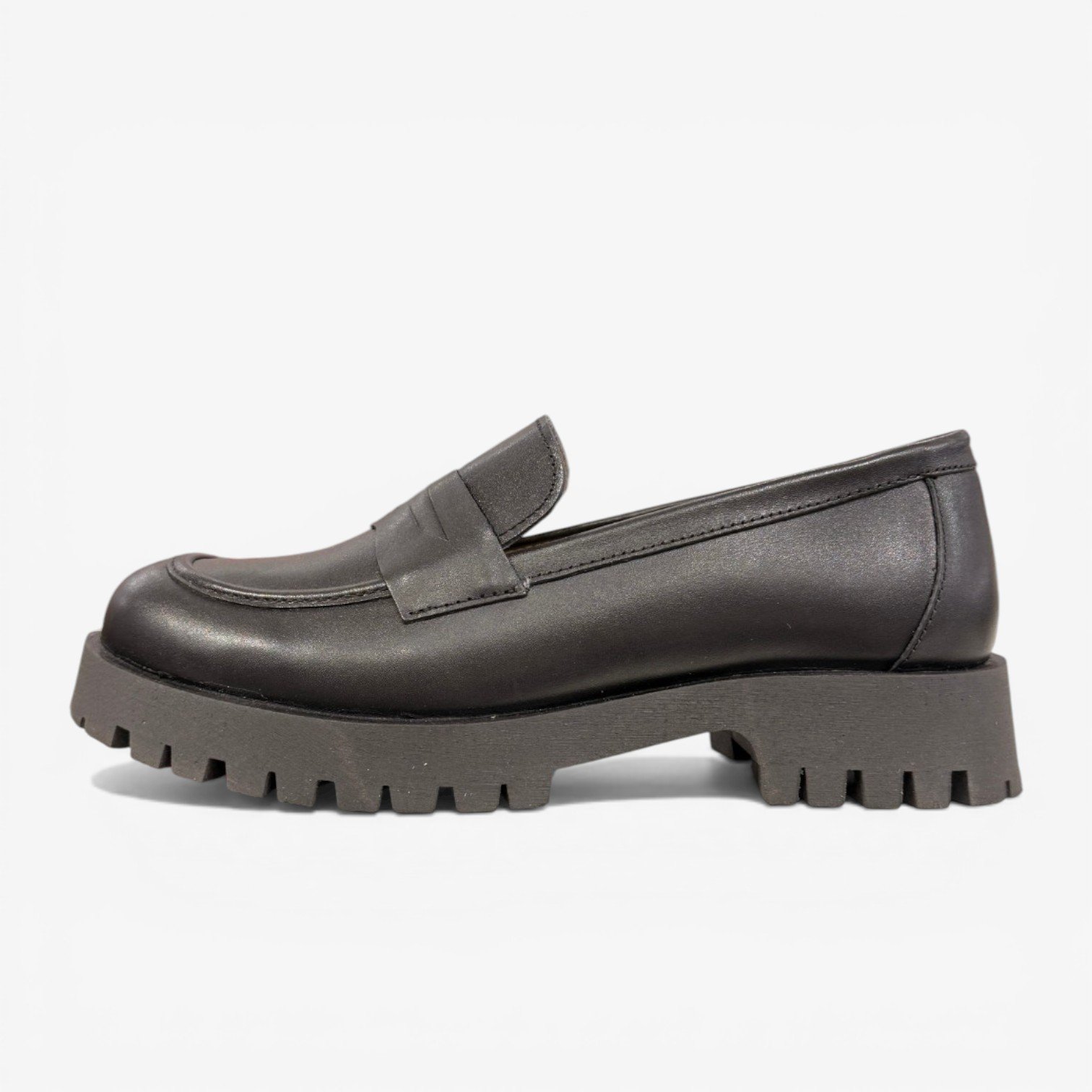 Կաշվե լոֆերներ՝ slip-on հեշտ հագնվող, հաստ տակացու, 4 ամսվա երաշխիք։ Кожаные лоферы: slip-on, массивная подошва, гарантия 4 месяца. Leather loafers: easy slip-on, chunky sole, 4-month warranty.