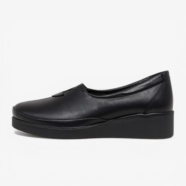 Կաշվե սլիպոն կոշիկներ՝ հարթակային տակացու, փափուկ ներբան, 4 ամսվա երաշխիք։ Кожаные slip-on: платформа, мягкая стелька, гарантия 4 месяца. Leather slip-ons with a platform sole, soft footbed, and a 4-month warranty.