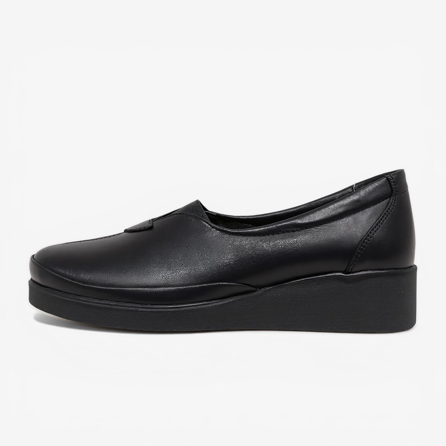 Կաշվե սլիպոն կոշիկներ՝ հարթակային տակացու, փափուկ ներբան, 4 ամսվա երաշխիք։ Кожаные slip-on: платформа, мягкая стелька, гарантия 4 месяца. Leather slip-ons with a platform sole, soft footbed, and a 4-month warranty.