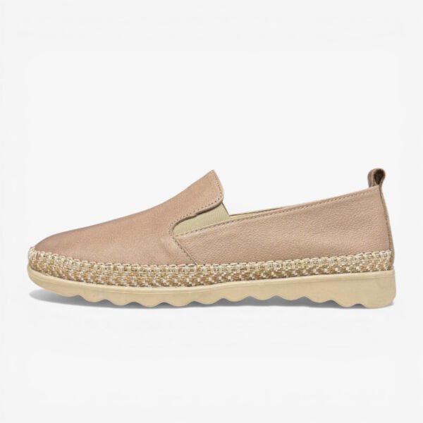 Կաշվե սլիպոն կոշիկներ՝ էլաստիկ կողքեր, փափուկ ներբան, 4 ամսվա երաշխիք։ Кожаные slip-on: эластичные вставки, мягкая стелька, гарантия 4 месяца. Leather slip-ons with elastic sides, a soft footbed, and a 4-month warranty.