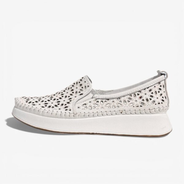 Կաշվե սլիպոն կոշիկներ՝ շնչող պերֆորացիա, փափուկ ներբան, 4 ամսվա երաշխիք։ Кожаные slip-on туфли: перфорация, мягкая стелька, гарантия 4 месяца. Leather slip-on shoes with breathable perforation, a soft footbed, and a 4-month warranty.