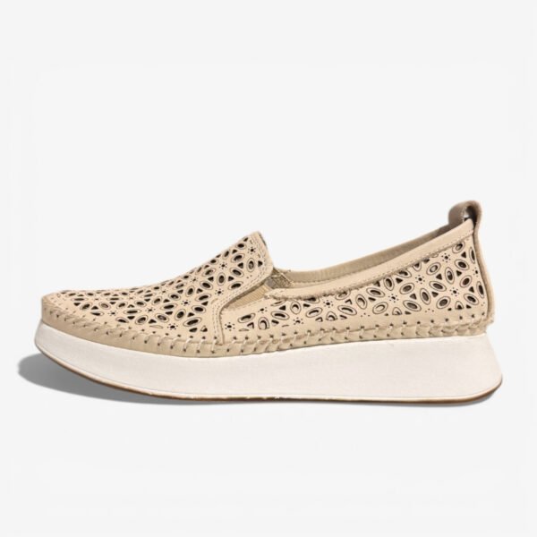 Կաշվե սլիպոն կոշիկներ՝ շնչող պերֆորացիա, փափուկ ներբան, 4 ամսվա երաշխիք։ Кожаные slip-on туфли: перфорация, мягкая стелька, гарантия 4 месяца. Leather slip-on shoes with breathable perforation, a soft footbed, and a 4-month warranty.