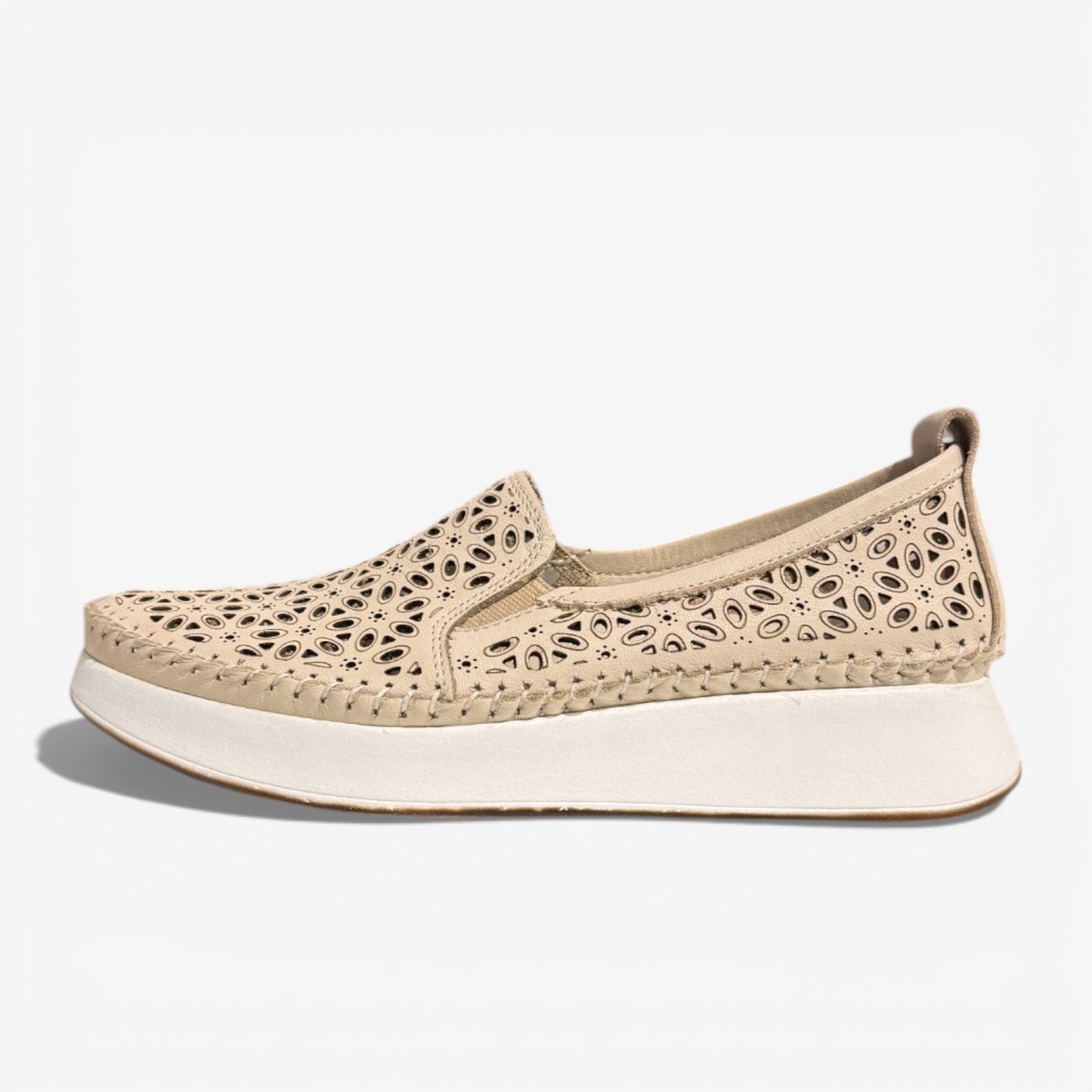 Կաշվե սլիպոն կոշիկներ՝ շնչող պերֆորացիա, փափուկ ներբան, 4 ամսվա երաշխիք։ Кожаные slip-on туфли: перфорация, мягкая стелька, гарантия 4 месяца. Leather slip-on shoes with breathable perforation, a soft footbed, and a 4-month warranty.