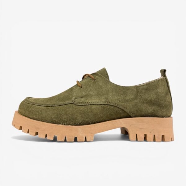 Կոշիկներ բնական զամշից՝ հաստ տակացու, կապիչներով ամրացում, 4 ամսվա երաշխիք։ Обувь из натуральной замши: шнуровка, массивная подошва, гарантия 4 месяца. Natural suede shoes with lace-up fit, chunky sole, and a 4-month warranty.