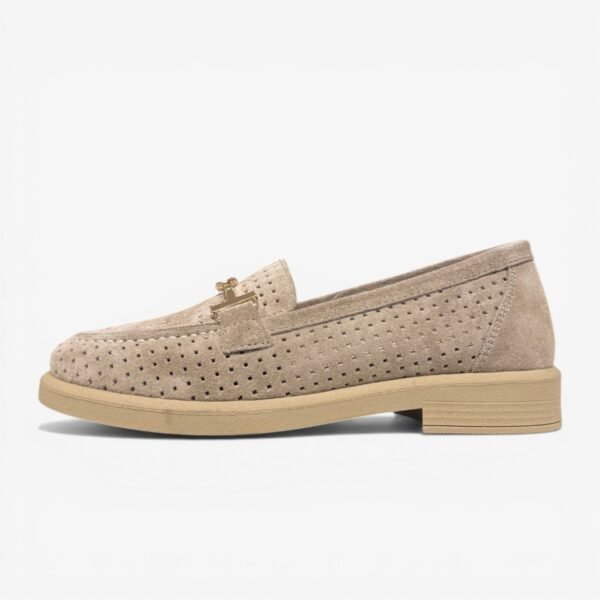 Պերֆորացված լոֆերներ՝ շնչող, հեշտ հագնվող և հարմարավետ առօրյա ընտրություն։ Перфорированные лоферы — удобная и аккуратная модель на каждый день. Perforated loafers for a breathable, easy-to-wear, everyday look.
