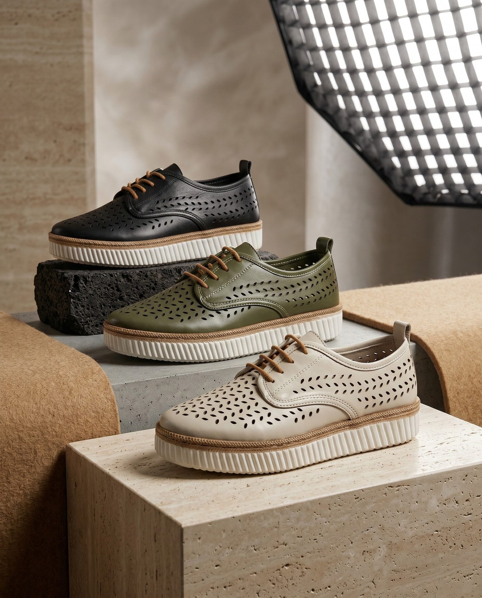 Պերֆորացված պլատֆորմ կոշիկներ՝ շնչող, հարմարավետ և հեշտ համադրվող առօրյա ընտրություն։ Перфорированные туфли на платформе — удобная и дышащая модель для активного дня. Perforated platform shoes for a breathable, comfortable, everyday look.