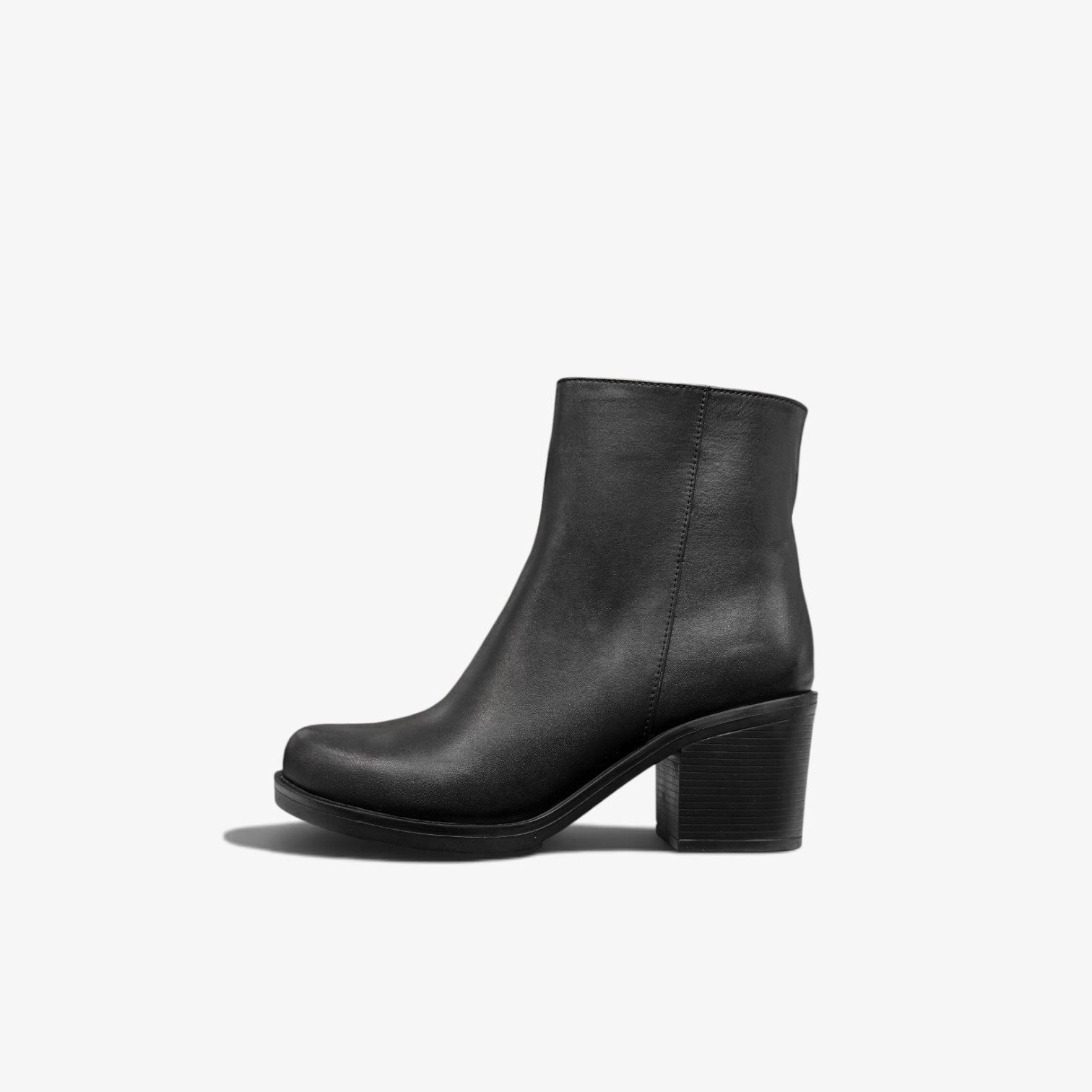 Women’s Ankle Boots – Excellent and Comfortable Choice (4) Կանացի կոշիկ՝ բարձր և կայուն կրունկով։ Էլեգանտ կարճաճիտ ձևավորում և հարմարավետ կառուցվածք։ Женские ботильоны на высоком устойчивом каблуке. Элегантный дизайн и комфортная посадка. Women’s Ankle Boots with a high, stable heel. An elegant design and a comfortable fit.