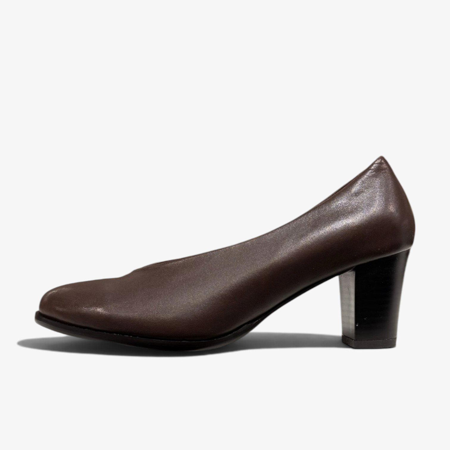 Women’s Heels – Excellent and Comfortable Choice (1) Կանացի դասական կոշիկ՝ բարձր և կայուն կրունկով։ Женские классические туфли с высоким устойчивым каблуком. Classic women’s heels with a high, stable heel.