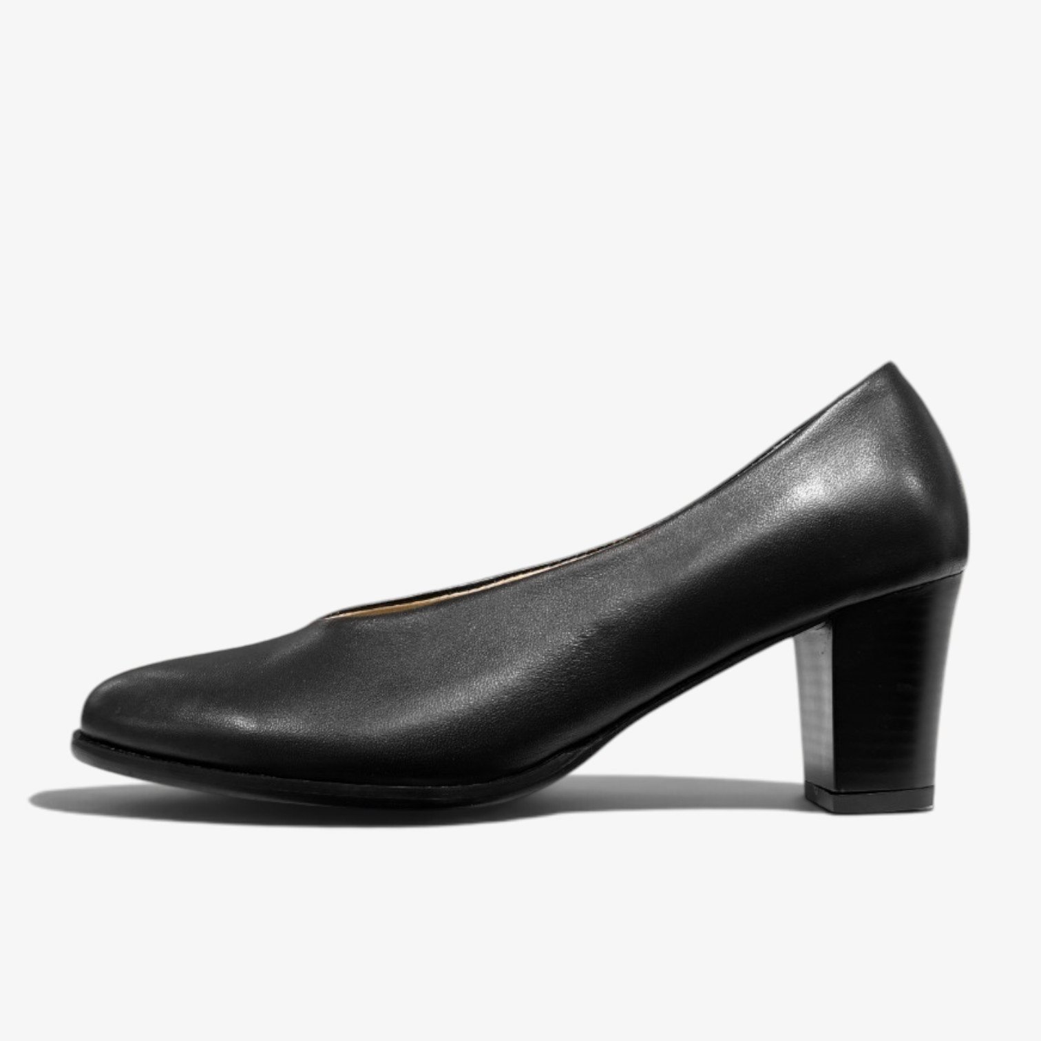 Women’s Heels – Excellent and Comfortable Choice (4) Կանացի դասական կոշիկ՝ բարձր և կայուն կրունկով։ Женские классические туфли с высоким устойчивым каблуком. Classic women’s heels with a high, stable heel.