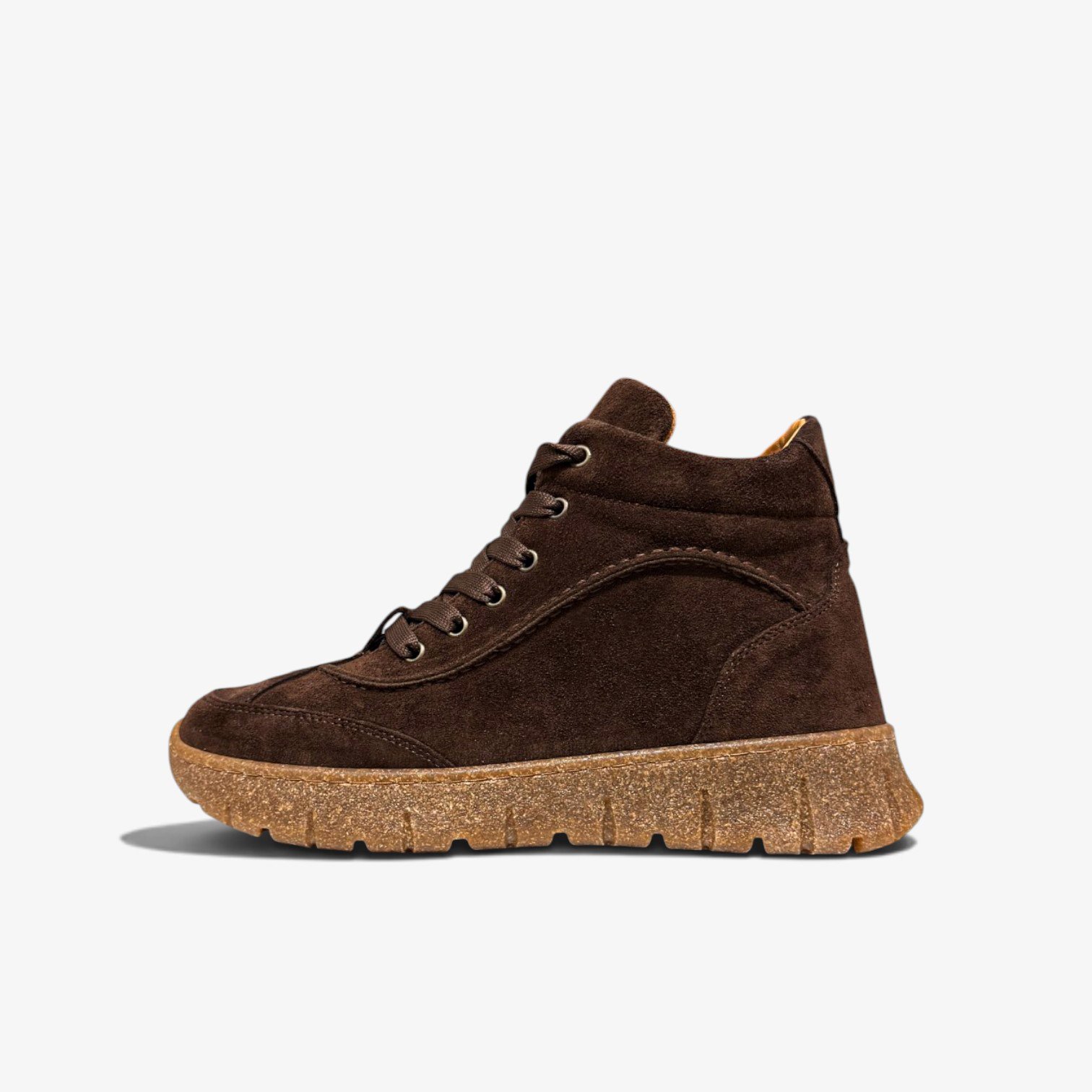 Women’s High-Top Shoes – Excellent and Comfortable Choice (1) Կանացի կոշիկ՝ բնական զամշից, կապիչներով և հաստ ներբանով։ Հարմարավետ ու ժամանակակից ընտրություն ամեն օրվա համար։ Женская обувь из натуральной замши со шнуровкой и массивной подошвой. Удобный и современный выбор на каждый день. Women’s High-Top Shoes made of natural suede with laces and a chunky sole. A comfortable and modern choice for everyday wear.