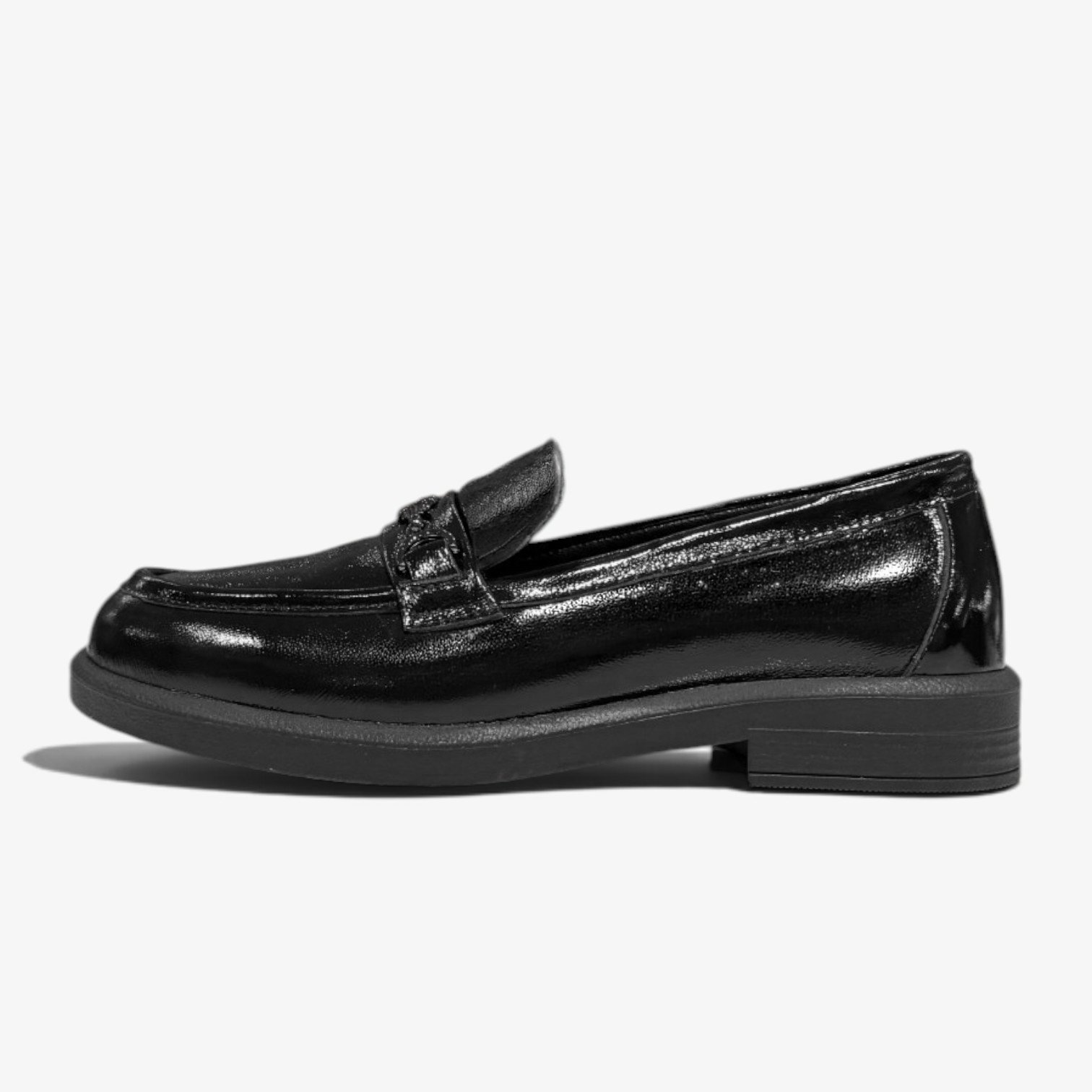 Women’s Loafers – Perfect Comfortable Choice for Everyday Style (1) Կանացի լոֆերներ՝ մետաղական դետալով, հաստ ներբանով և կոկիկ ձևվածքով։ Հարմարավետ ու ստիլային ընտրություն առօրյայի համար։ Женские лоферы с металлической деталью, массивной подошвой и аккуратным силуэтом. Удобный и стильный выбор на каждый день. Women’s loafers with a metal detail, chunky sole, and clean silhouette. A comfortable and stylish choice for everyday wear.