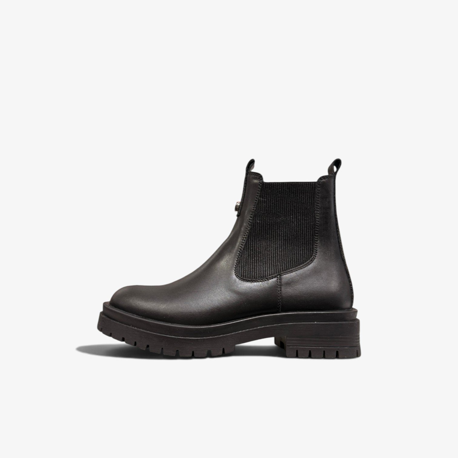 Women’s Shoes with German Waterproof Stretch (1) Կանացի կոշիկ՝ Գերմանական ջրակայուն stretch-ով և հաստ ռելիեֆային ներբանով։ Հարմարավետ ընտրություն ամեն օրվա համար։ Женская обувь с немецким водостойким stretch-материалом и массивной рельефной подошвой. Удобный выбор на каждый день. Women’s Shoes with German Waterproof Stretch and a chunky lug sole. A comfortable choice for everyday wear.