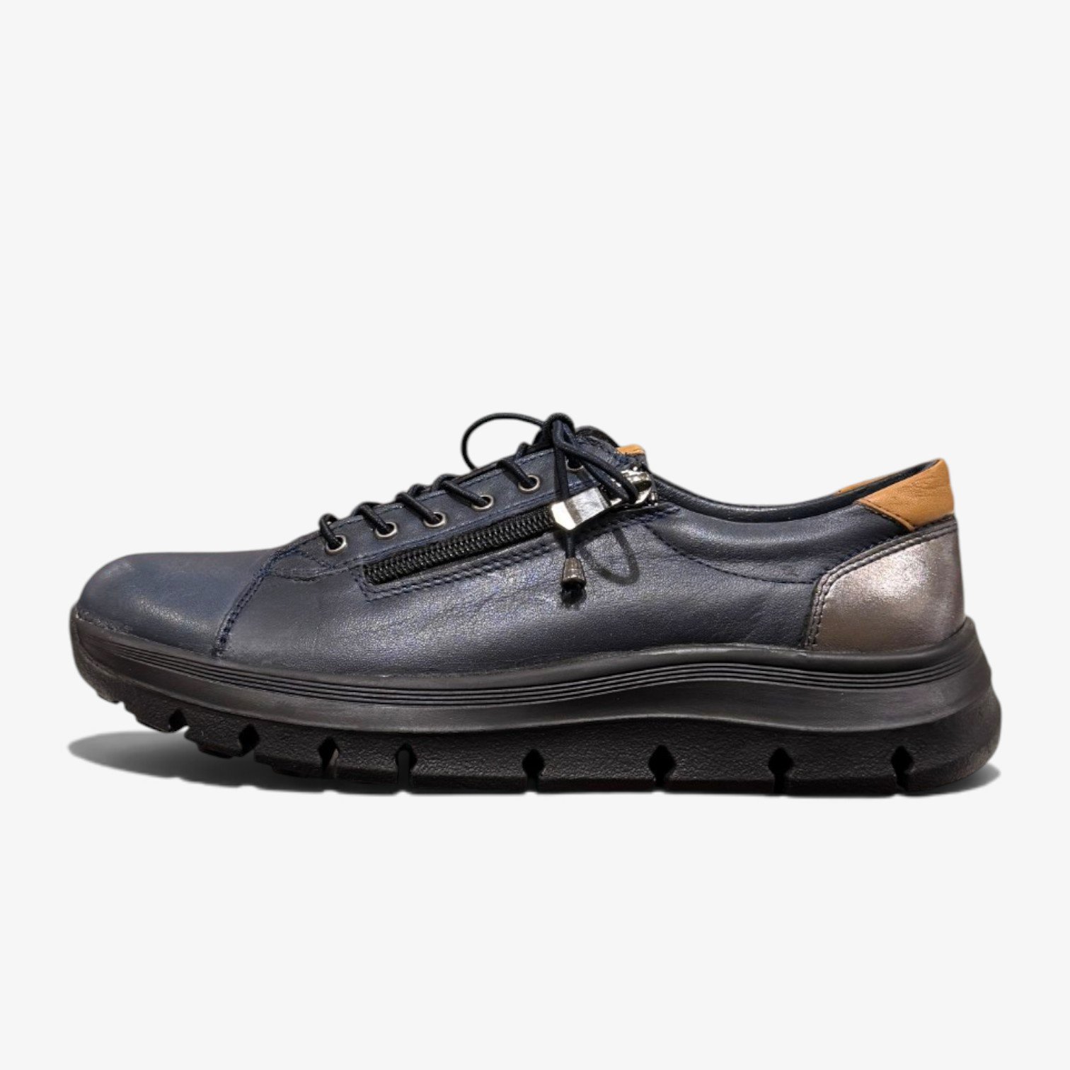 Women’s Shoes – Excellent and Comfortable Choice (1) Կանացի կոշիկ՝ կապիչներով, կողային կայծակաճարմանդով և հաստ ակոսավոր ներբանով։ Женская обувь со шнуровкой, боковой молнией и массивной рифлёной подошвой. Women’s shoes with laces, a side zipper and a chunky lug sole.