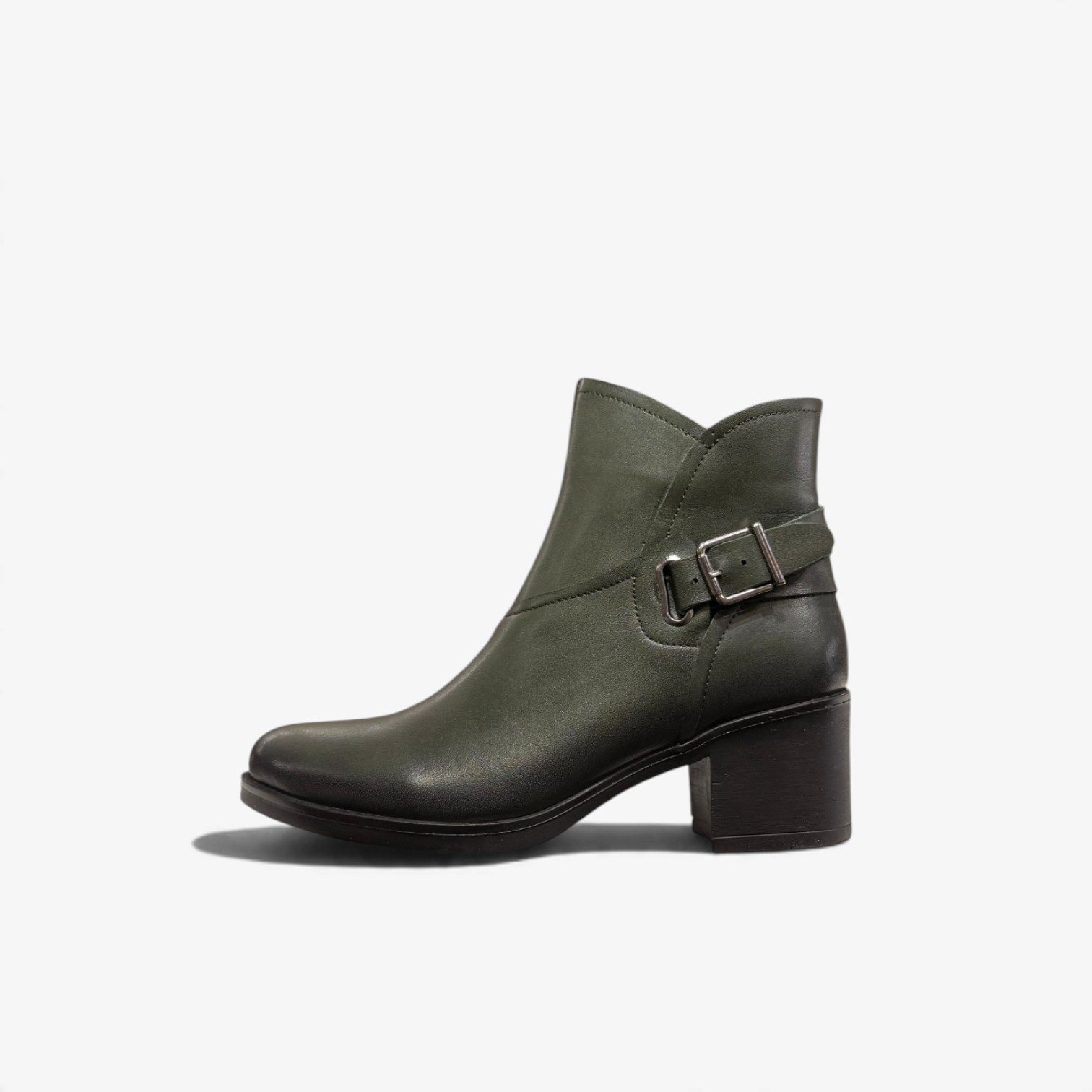 Women’s Ankle Boots – Excellent and Comfortable Choice (1) Կանացի կիսաճտքավոր կոշիկ՝ դեկորատիվ ճարմանդով և հաստ, կայուն կրունկով։ Ժամանակակից ու ոճային ընտրություն առօրյա և էլեգանտ կերպարների համար։ Женские полусапожки с декоративной пряжкой и устойчивым широким каблуком. Стильная модель для повседневных и элегантных образов. Women’s ankle boots featuring a decorative buckle and a sturdy block heel. A stylish choice for everyday and smart outfits.
